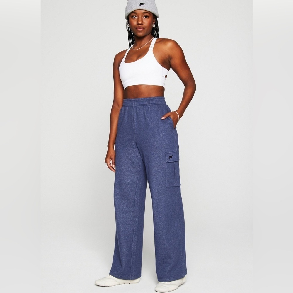 Fabletics Cozy Fleece Wide Leg Cargo Sweatpant Sz Large